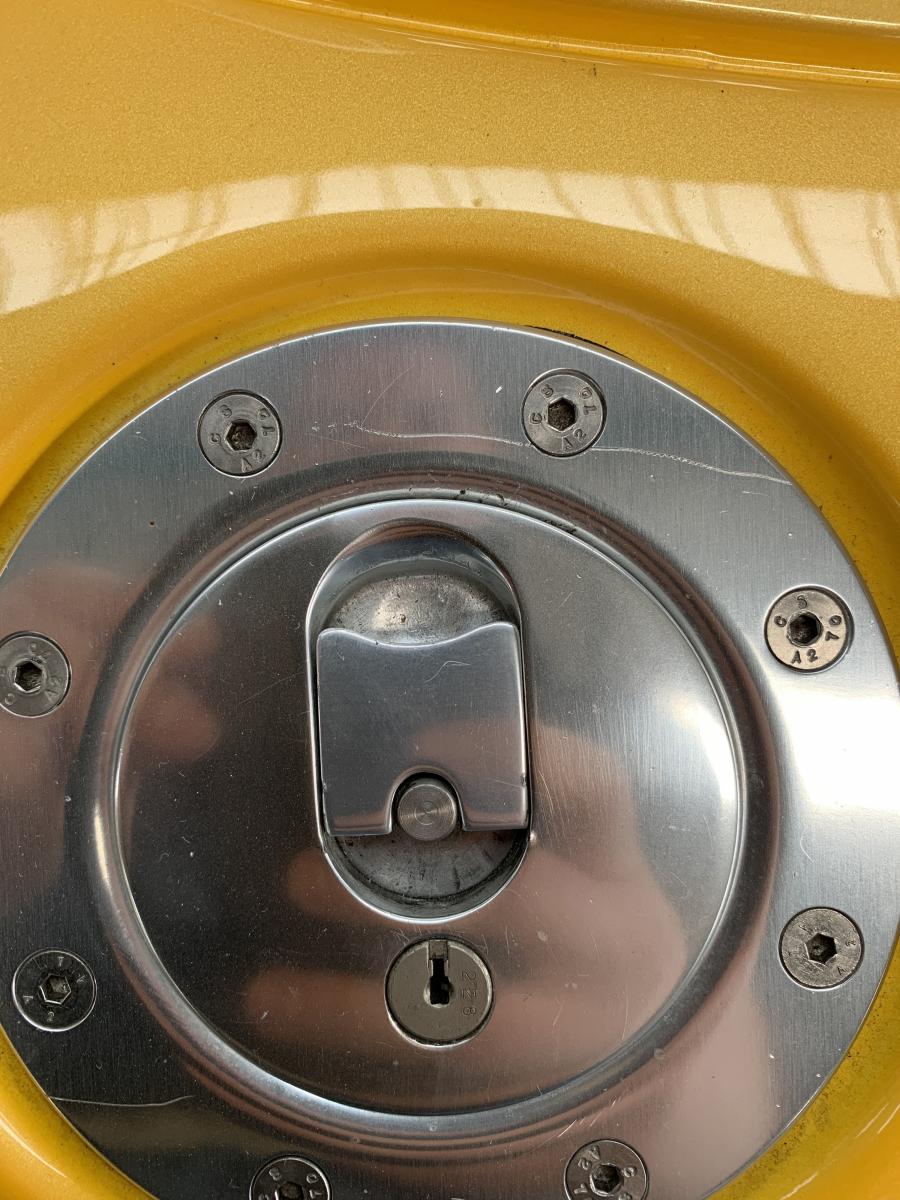 Детали экстерьера Renault Sport Spider 1996 года  (фото 17 из 22)